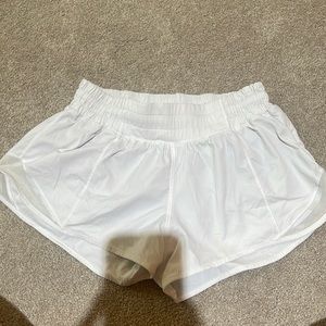 Lululemon hotty hots white 2.5